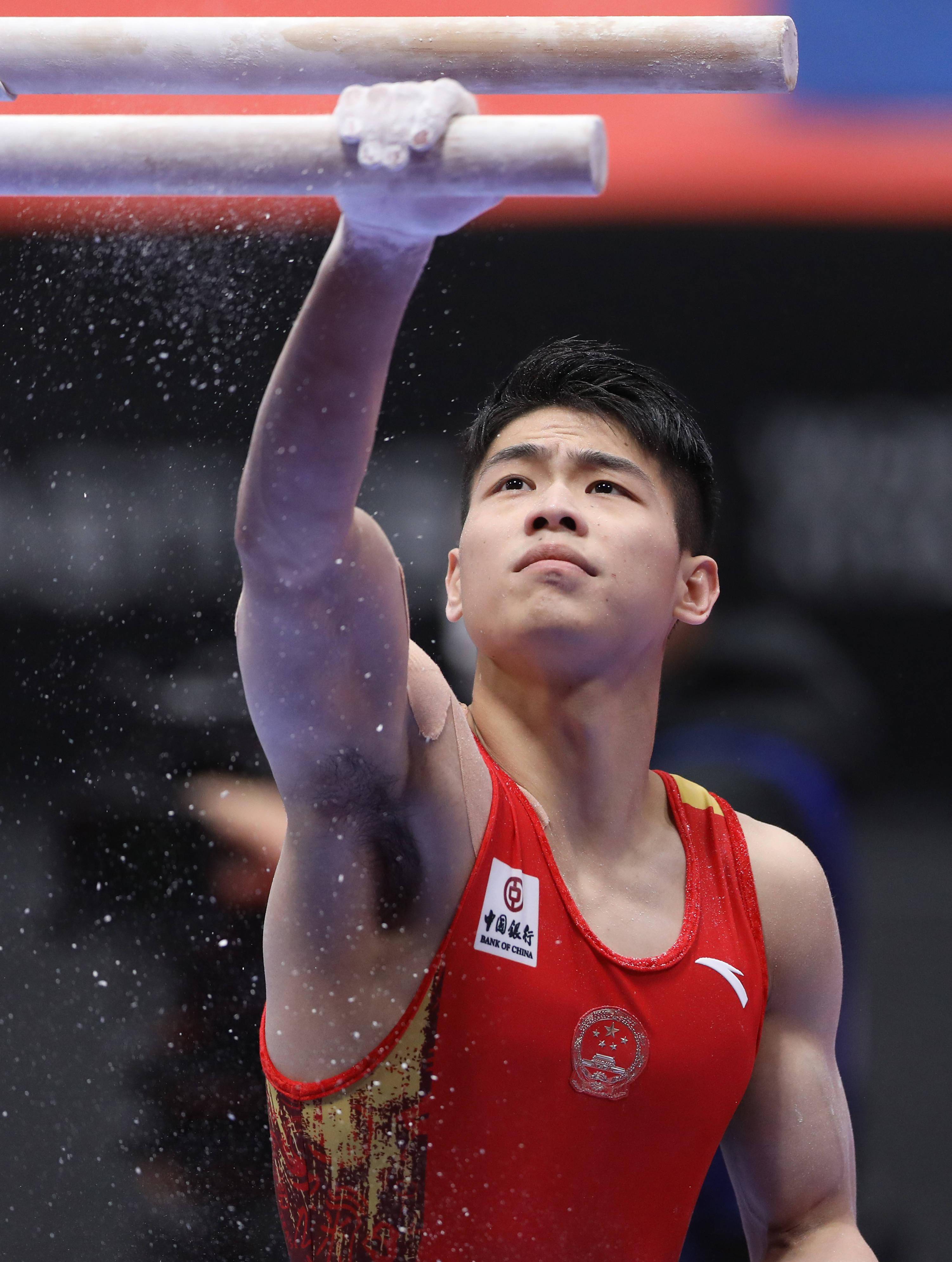 韩国选手斩获体操男子双杠项目金牌 